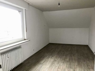 Schöne, helle zwei Zimmer-Dachgeschosswohnung in Duisburg, Alt-Homberg