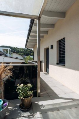 8421 Wolfsberg/Schw.: Hochwertige Terrassenwohnung im Grünen (BJ 2020)