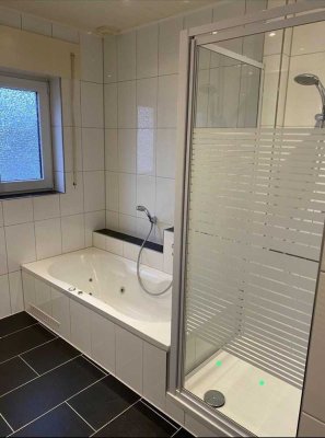 Helle 3 Zimmer Wohnung...Tageslichtbad...Sonnenbalkon...ruhige Lage