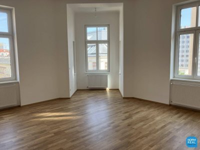 Elegante 4 Zimmer Erker Altbauwohnung