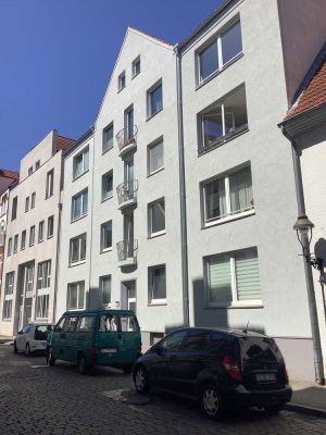 Perfekt für Sie: sanierte 2-Zimmer-Wohnung inkl. eines kl. Balkon im Herzen von Lübeck, sofort anmie