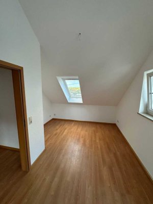 Grosse 3-Zimmer-Dachgeschosswohnung, 82,65 qm, mit Einbauküche in Lörrach