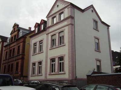 Sehr schöne sanierte 3 Zimmer Altbauwohnung mit Balkon - 1.Etage