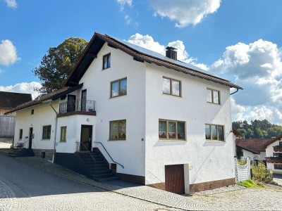 Gelegenheit: 2 Häuser m. ehem. Gastwirtschaft bzw. Büro od. Laden, ca. 300 m2, PV-Anlage + 3 Garagen
