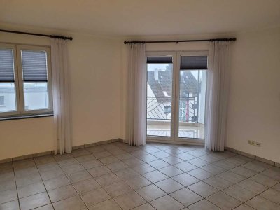 Helle und moderne 2-Zimmer Wohnung mit Balkon, Tiefgarage und Personenaufzug in Toplage