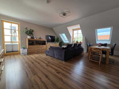 großzügige 4-Zimmer Dachgeschosswohnung mit Südbalkon in zentraler Lage zu vermieten!!