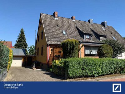 DHH mit Charme, wassergeführten Kamin und Garage nach Angebotsverfahren!
