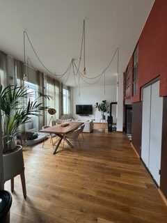 Stilvolle Loft-Maisonette in denkmalgeschütztem ehemaligen Schulhaus - 94 m2, Terrasse und 2 Stellpl