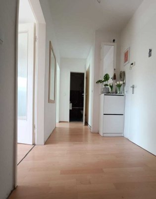 Helle 2-Raum-Wohnung mit Balkon in Düsseldorf. Ideal für Eigennutzer. Gesuchte ruhige Lage.