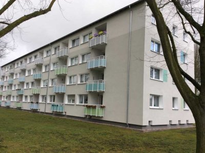 **Familien aufgepasst!... Schöne und bezugsfertige 4-Zimmer Wohnung mit Balkon**