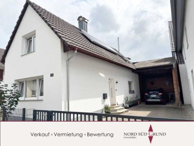 Modernisiertes Einfamilienhaus mit Garten, Carport und Stellplatz. Ideal für die kleine Familie.