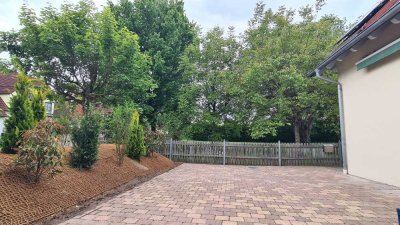 im Grünen!!! 3-Zi mit EBK, Riesenterrasse und Wintergarten