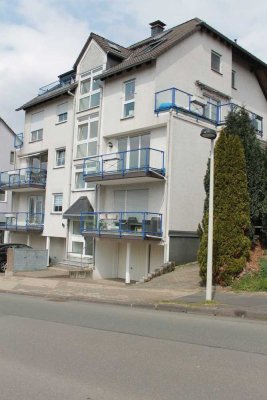 Freundliche 2-Zimmer-Wohnung mit Balkon u. Garage in Solingen