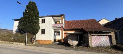 Großzügiges Zweifamilienhaus in Burgbracht.