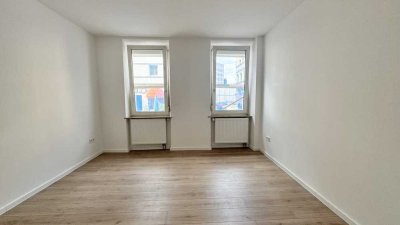 St. Peter ! Helle kernsanierte 2-Zi.-Altbau-Whg., 45 m², Laminat, ohne Balkon, im Hochparterre