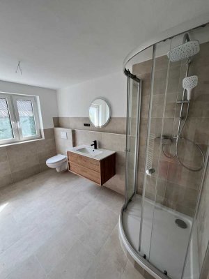 Moderne 2-Zimmer-Wohnung – Erstbezug nach Renovierung, 1. OG, mit Stellplatz & eigenem Keller