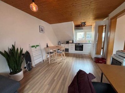 Ideale Single-Wohnung. Gemütliche 2-Zimmer-Dachgeschoss-Wohnung in RV-Süd