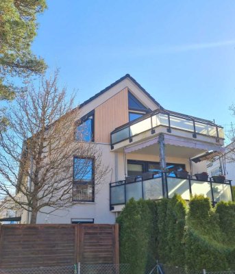 Exklusive, neuwertige 3-Raum-Terrassenwohnung mit geh. Innenausstattung mit Balkon in Unterhaching