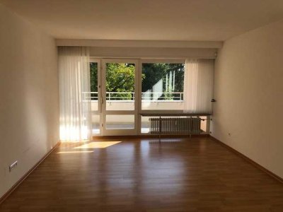 Ruhige helle 4-Zimmer-Wohnung mit Balkon und Einbauküche in Konstanz-Paradies