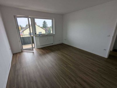 Neu renovierte 2-Zimmer Wohnung mit Balkon inkl. Stellplätzen