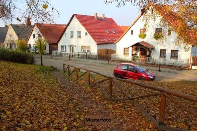 Doppelhaushälfte mit Terrasse und Garage