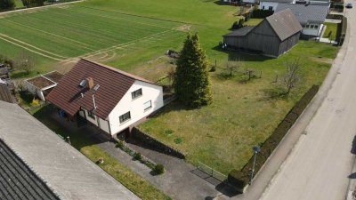 Attraktives 1-FH mit viel Potenzial in ruhiger Lage in Bernstadt