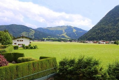 Traditionelles Tiroler Holzhaus mit unverbaubarem Panoramablick