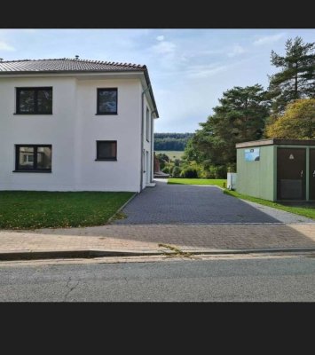 Doppelhaushälfte - Familienfreundliches Zuhause - 4 Zimmer, Bad mit Wanne & Dusche + Gäste-WC