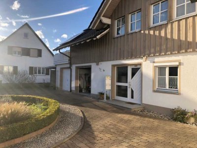 Modernisierte 3-Zimmer-Terrassenwohnung mit Balkon und EBK in Erkheim - provisionsfrei