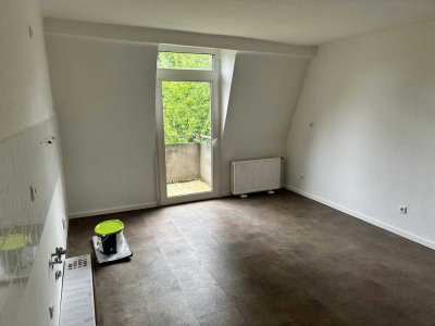 Renovierte 3-Zimmer-Wohnung mit Tageslichtbad in ruhiger, aber zentraler Lage in Köln-Merheim!