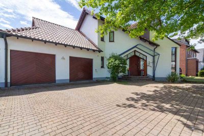 KÄUFERPROVISIONSFREI:
Exklusives Einfamilienhaus mit Wellness, Pool und großem Garten in Hamm-Weetf