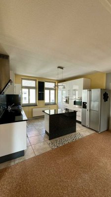 Exklusive Dachgeschosswohnung mit Kamin, Dachterrasse und Designerküche – 133 m² purer Wohnkomfort