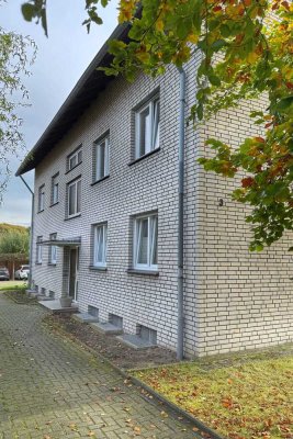Helle, freundliche 3 Zi. Erdgeschosswohnung mit großer Terrasse und Grünfläche zu vermieten