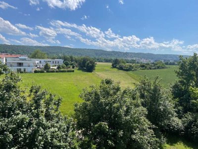 Traumhafte, kernsanierte Wohnung mit Weitblick auf Schloss Solitude und Schillerhöhe