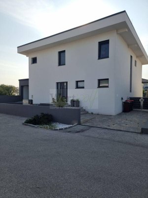 Exklusives, modernes Einfamilienhaus in Grünruhelage mit Garten &amp; Pool zu verkaufen!