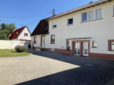 Schöne, renovierte und helle 3 ZKB-Wohnung mit Loggia in Landau-Dammheim