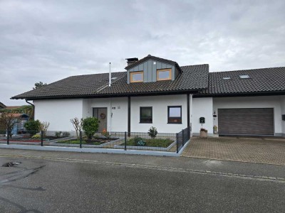 Attraktive 3-Raum-DG-Wohnung mit EBK und Balkon in Burgkirchen an der Alz