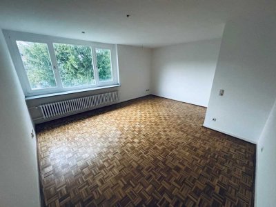 Charmante, frisch renovierte 3-Zimmer Wohnung mit Südbalkon