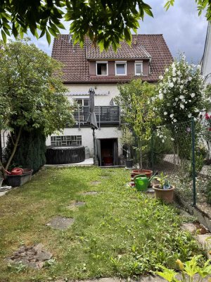 Modernisiertes  2-Familienhaus mit EBK, Balkon, Garten und großer Garage in LB-Poppenweiler