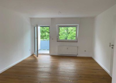 Neuwertige, sehr ruhige Wohnung, 2 Zimmer, Balkon, Parkettboden, sehr flache Dusche direkt am Wald