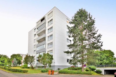 Wohnen mit Aussicht: 3-Zimmer-Wohnung mit Glasveranda & Garagen-Stellplatz ab sofort frei