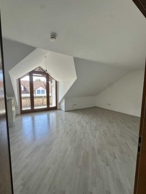 Helle und großzügige 3 Zimmer Dachgeschosswohnung in Erlingen