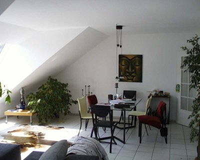 Gemütliche, helle 2-Zi-DG Wohnung in gepflegter Wohnanlage