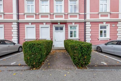 RIEDENBURG | Neuwertige 2-Zimmerwohnung mit Altbauflair in generalsanierter Ceconi Villa