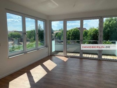 IMMOBERLIN.DE - Wunderbare Aussichten! Moderne Wohnung mit Balkon am Ruppiner See