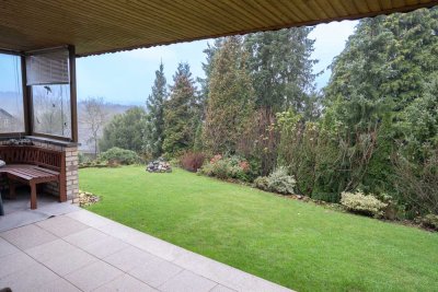 Exklusive große 2-Zimmerwohnung im Architektenhaus mit großer Terasse & Gartennutzung, Sauna