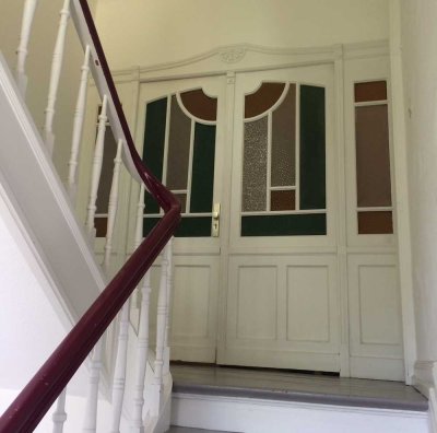 3-Zimmer Altbauwohnung mit Loggia – 82 m² in ruhiger Lage