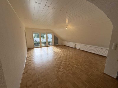 Stilvolle 3-ZKB-Dachgeschosswohnung in begehrter, ruhiger Wohnlage – Erstbezug nach Renovierung 2025