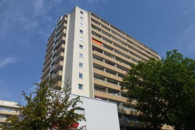 Über den Dächern der Stadt: Lichtdurchflutete 2 Zimmer-Wohnung mit Balkon in der Innenstadt, Diez...