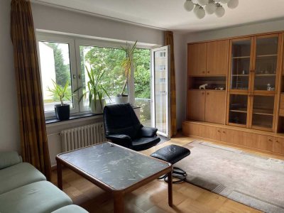 Sofort bezugsfreie schöne Wohnung mit drei Zimmern sowie Balkon und EBK in Düsseldorf